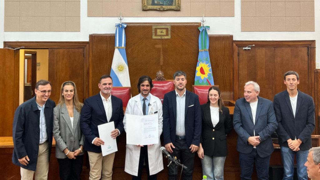 En el aniversario de la Fundación Médica, el HCD entregó distinción por la correcaminata “Movete por tu Salud”